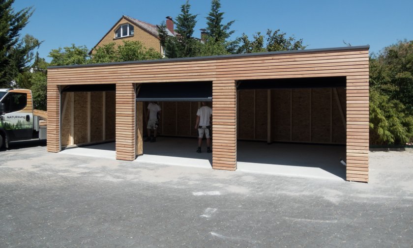 Gar&aacute;ž pre 3 aut&aacute; so smrekovcov&yacute;m obkladom