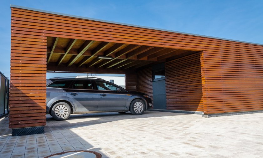 Pr&iacute;stre&scaron;ok pre auto a z&aacute;hradn&yacute; sklad - Plzeň