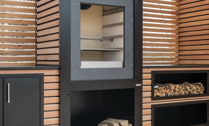 Z&aacute;hradn&aacute; kuchyňa s modern&yacute;m interi&eacute;rom