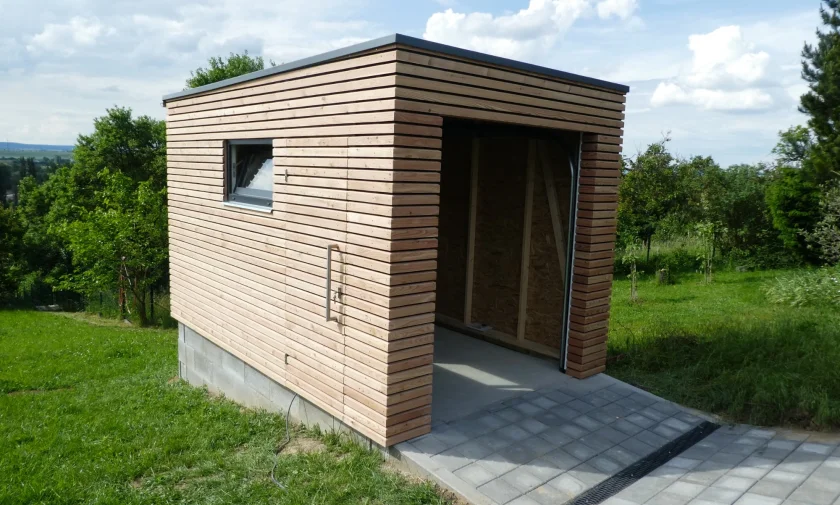 Gar&aacute;ž s dreven&yacute;m obložen&iacute;m - Židlochovice