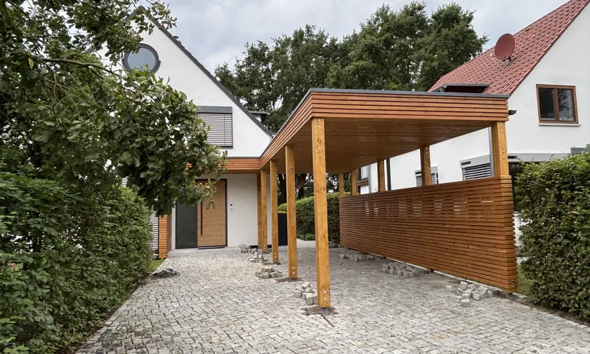 Modern&yacute; pr&iacute;stre&scaron;ok na auto na mieru