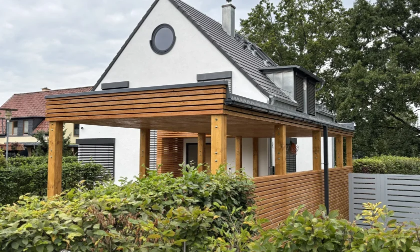 Modern&yacute; pr&iacute;stre&scaron;ok na auto na mieru