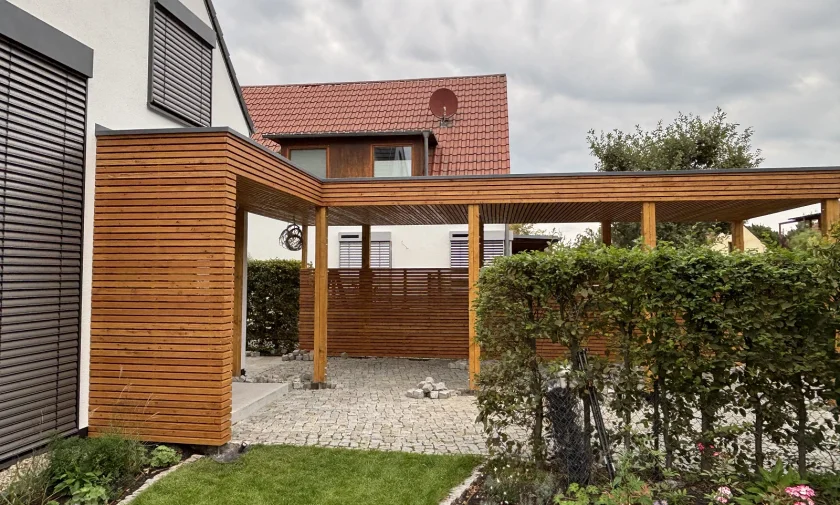 Modern&yacute; pr&iacute;stre&scaron;ok na auto na mieru