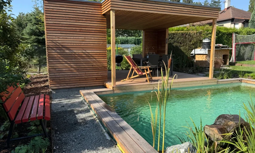 Z&aacute;hradn&yacute; domček s pr&iacute;stre&scaron;kom