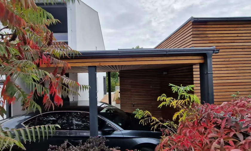 Záhradná kancelária s domácou posilňovňou a prístreškom pre auto