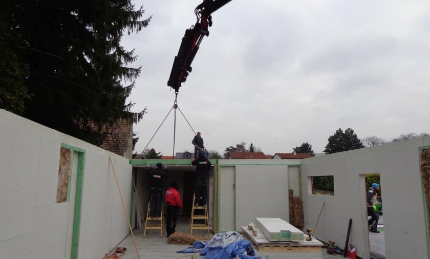 Montovan&aacute; dvojgar&aacute;ž 11,4 x 6,4 m + z&aacute;hradn&yacute; sklad - Bad Deutsch