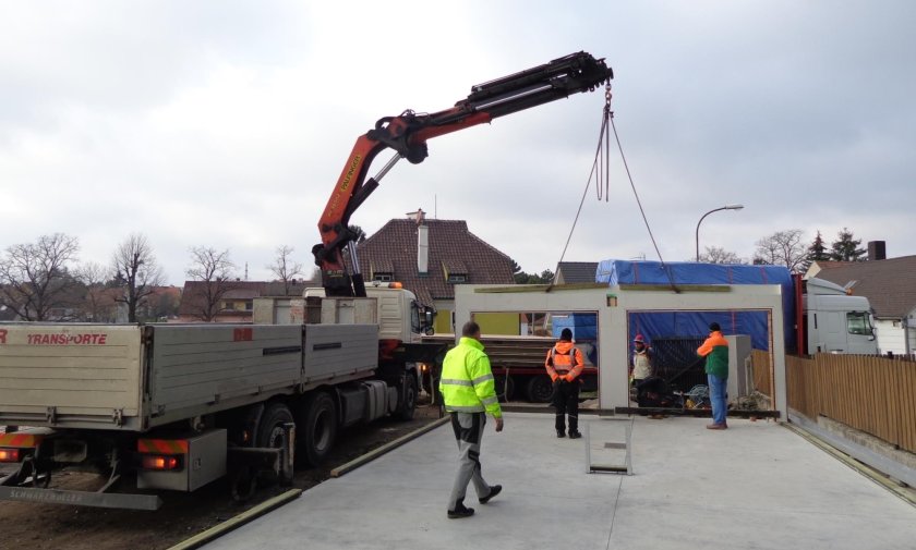 Montovan&aacute; dvojgar&aacute;ž 11,4 x 6,4 m + z&aacute;hradn&yacute; sklad - Bad Deutsch