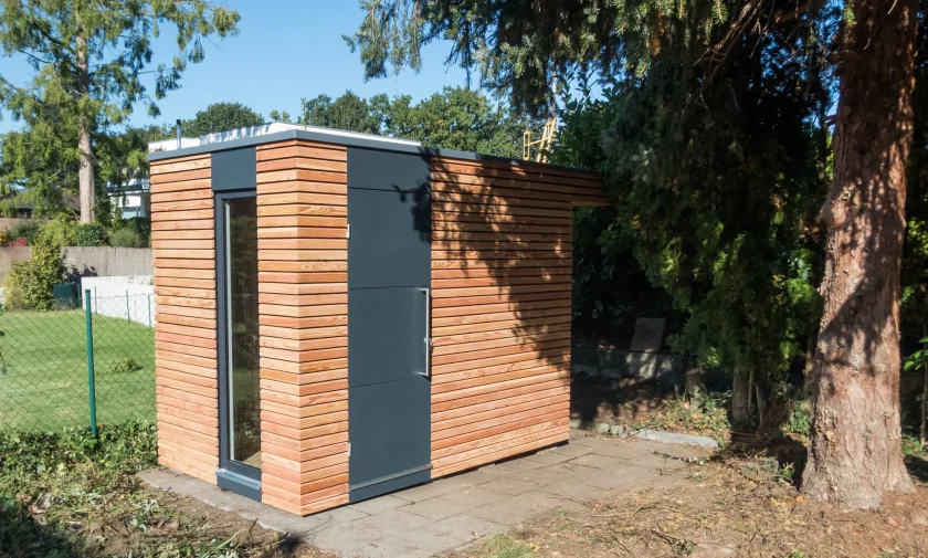 Z&aacute;hradn&yacute; domček na hranici pozemku