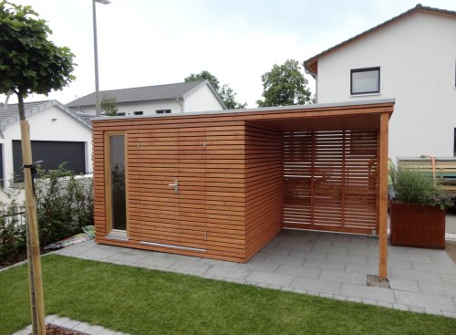 Modern&yacute; dom s pr&iacute;stre&scaron;kom a z&aacute;stenou - Norimberg