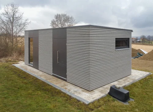 Veľk&yacute; z&aacute;hradn&yacute; domček so sivou farbou