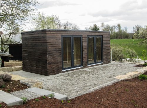 Z&aacute;hradn&aacute; kancel&aacute;ria 6x2,5 m