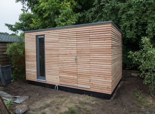 Dizajn domčeka na n&aacute;radie s plochou strechou 4 x 2,5 m