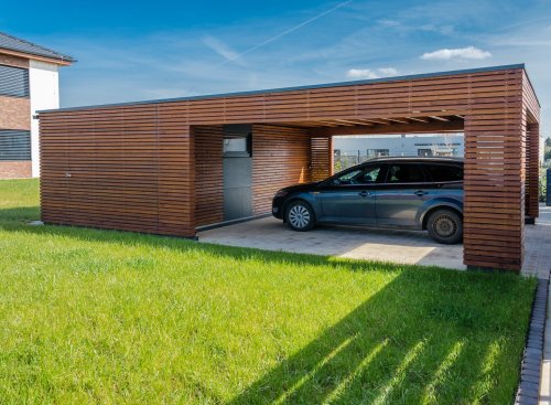 Pr&iacute;stre&scaron;ok pre auto a z&aacute;hradn&yacute; sklad - Plzeň