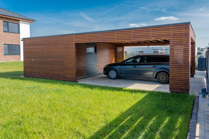 Pr&iacute;stre&scaron;ok pre auto a z&aacute;hradn&yacute; sklad - Plzeň