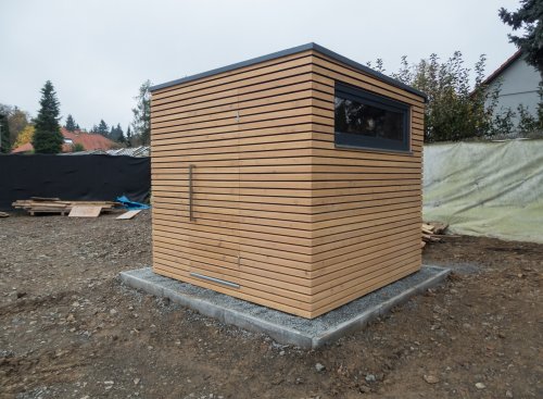 Mal&yacute; z&aacute;hradn&yacute; domček - 2,5 x 2,5 m - Průhonice