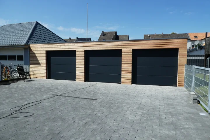 Modern&aacute; gar&aacute;ž pre tri aut&aacute; 6x6 m - Praha