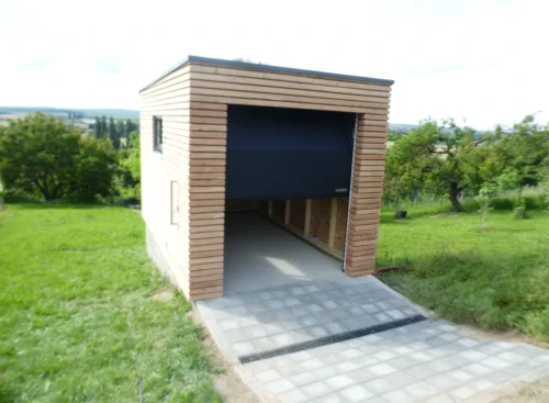 Gar&aacute;ž s dreven&yacute;m obložen&iacute;m - Židlochovice