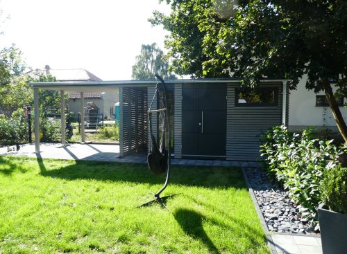 Modern&yacute; sklad 4x2,5 m s previsom