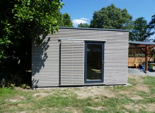 Z&aacute;hradn&yacute; domček so smrekovcov&yacute;m obkladom