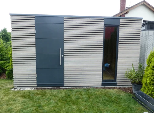 Z&aacute;hradn&yacute; sklad zo siv&eacute;ho dreva - Kladno