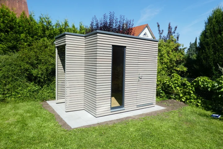 Mal&yacute; dreven&yacute; sklad so zelenou strechou - Norimberg