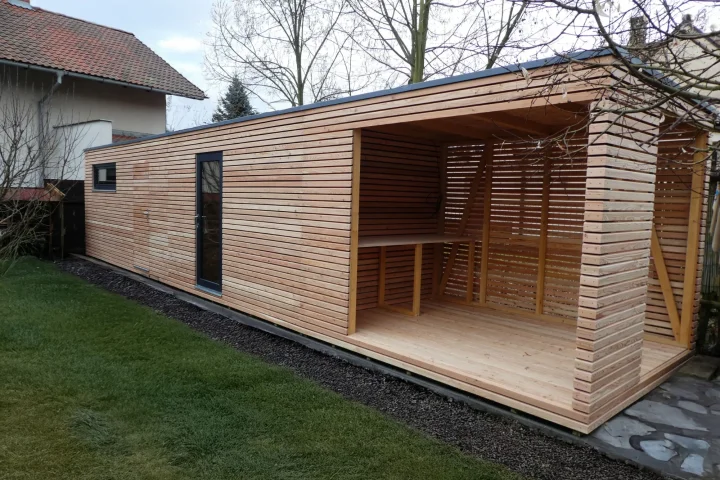 Modern&aacute; sauna s letnou kuchyňou a skladom