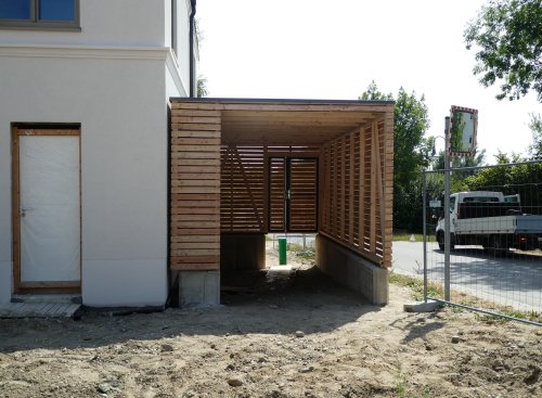 Modern&yacute; pr&iacute;stre&scaron;ok pre auto - Mn&iacute;chov