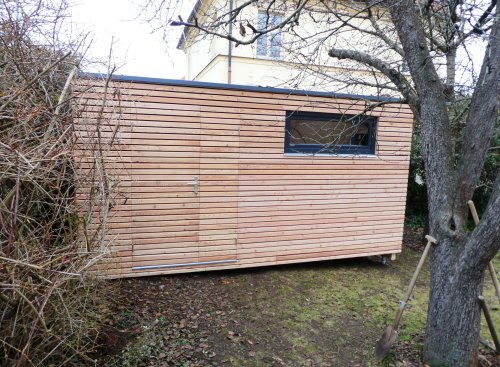 Z&aacute;hradn&yacute; domček 5x3 m + 1 m previs so zadnou z&aacute;stenou