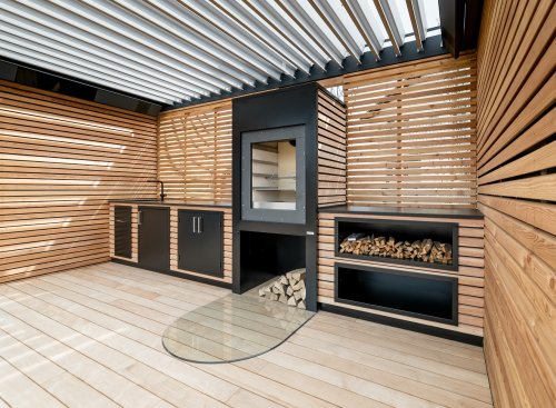 Z&aacute;hradn&aacute; kuchyňa s modern&yacute;m interi&eacute;rom