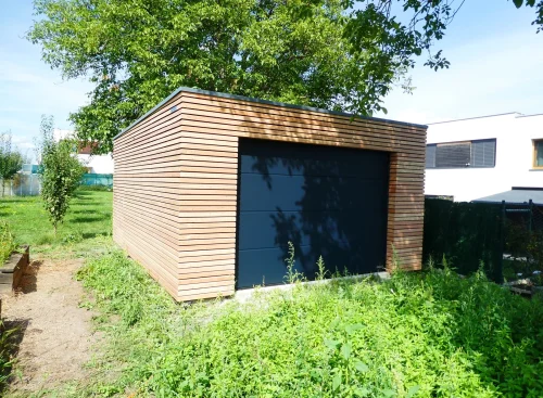 Dreven&aacute; gar&aacute;ž pre z&aacute;hradu