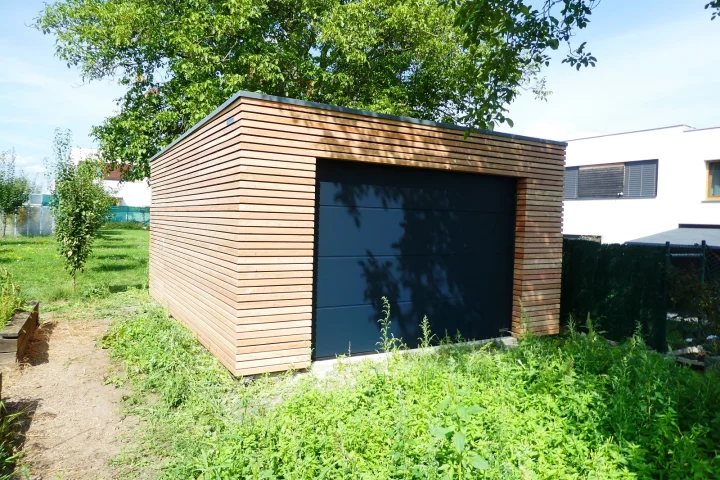 Dreven&aacute; gar&aacute;ž pre z&aacute;hradu