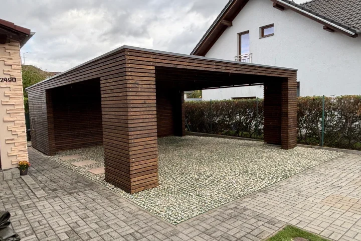 Modern&yacute; pr&iacute;stre&scaron;ok pre dve aut&aacute; - Praha