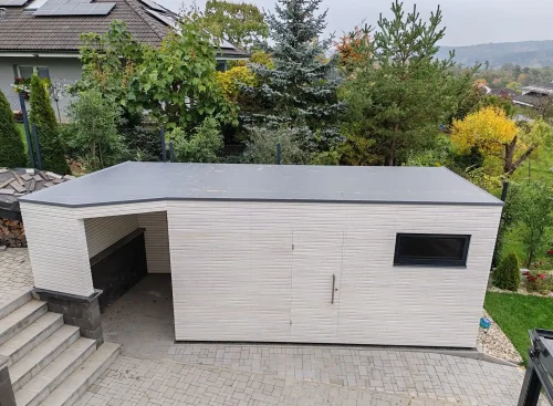 Z&aacute;hradn&aacute; sauna zo siv&eacute;ho dreva Praha