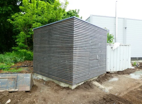 Modern&aacute; kol&aacute;reň zo siv&eacute;ho smrekovca