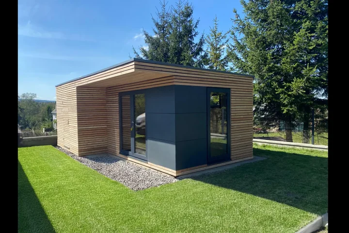 Zateplen&aacute; z&aacute;hradn&aacute; herňa