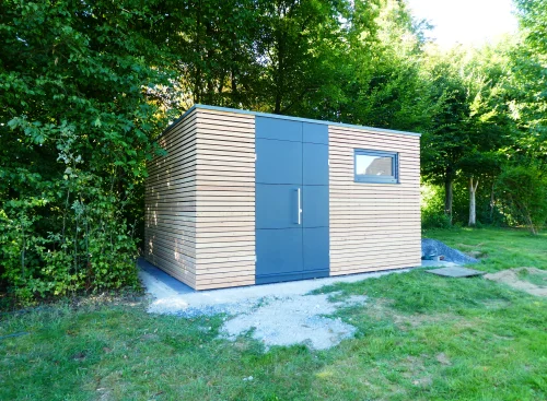 Modern&yacute; z&aacute;hradn&yacute; domček z dreva