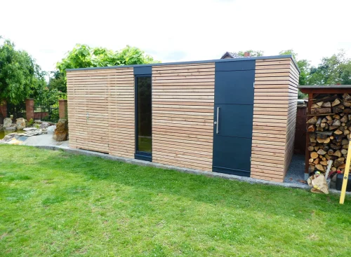 Drevený sklad na bicykle a náradie